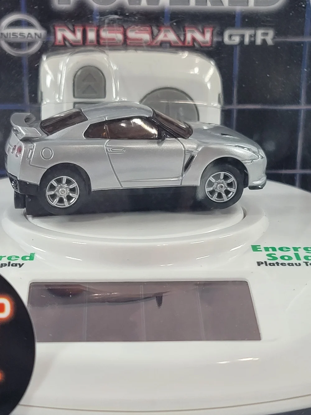 Eztec Infra-Red Remote Control Nissan GT-R With solar-powered rotating display